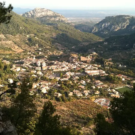 Allotjaments Serra De Tramuntana לינה וארוחת בוקר 2*